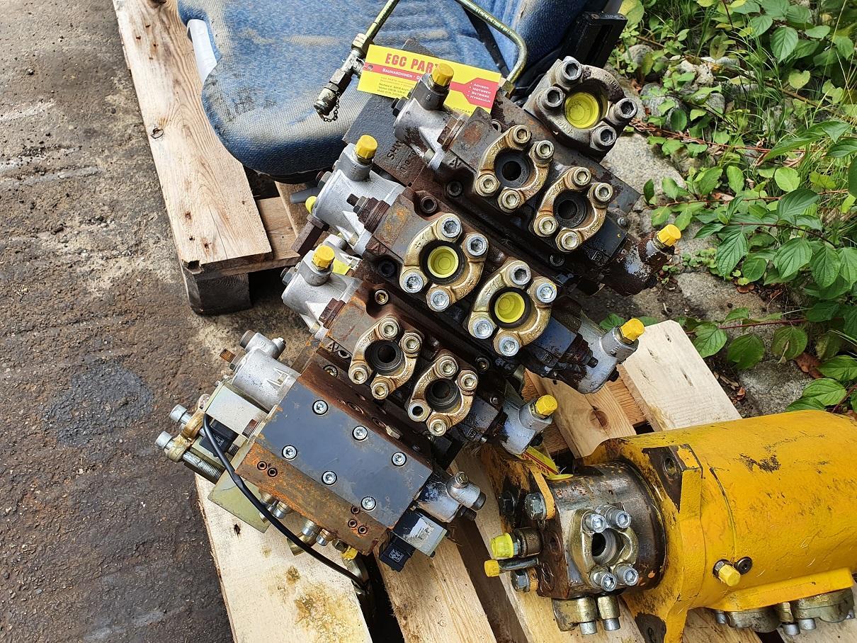 Furukawa 738 LS - Válvula hidráulica de Máquina de construção: foto 1 Furukawa 738 LS - Válvula hidráulica de Máquina de construção: foto 1