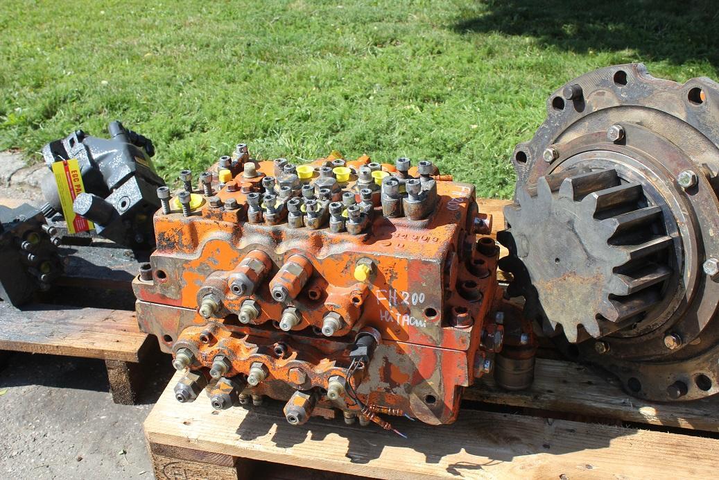 Hitachi FH 200-3 - Válvula hidráulica de Máquina de construção: foto 2 Hitachi FH 200-3 - Válvula hidráulica de Máquina de construção: foto 2