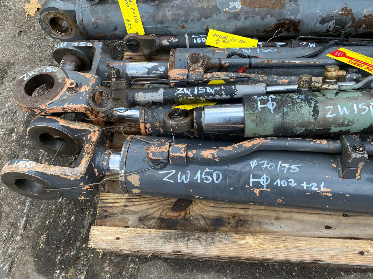 Hitachi ZW 150 - Cilindro hidráulico de Máquina de construção: foto 4 Hitachi ZW 150 - Cilindro hidráulico de Máquina de construção: foto 4