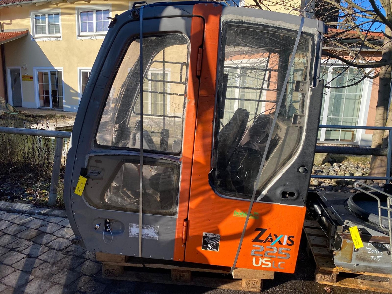 Hitachi ZX 225 - Cabine de Máquina de construção: foto 1 Hitachi ZX 225 - Cabine de Máquina de construção: foto 1