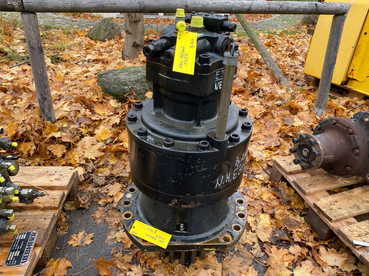 Holland E 305 - Motor de giro de Máquina de construção: foto 2 Holland E 305 - Motor de giro de Máquina de construção: foto 2