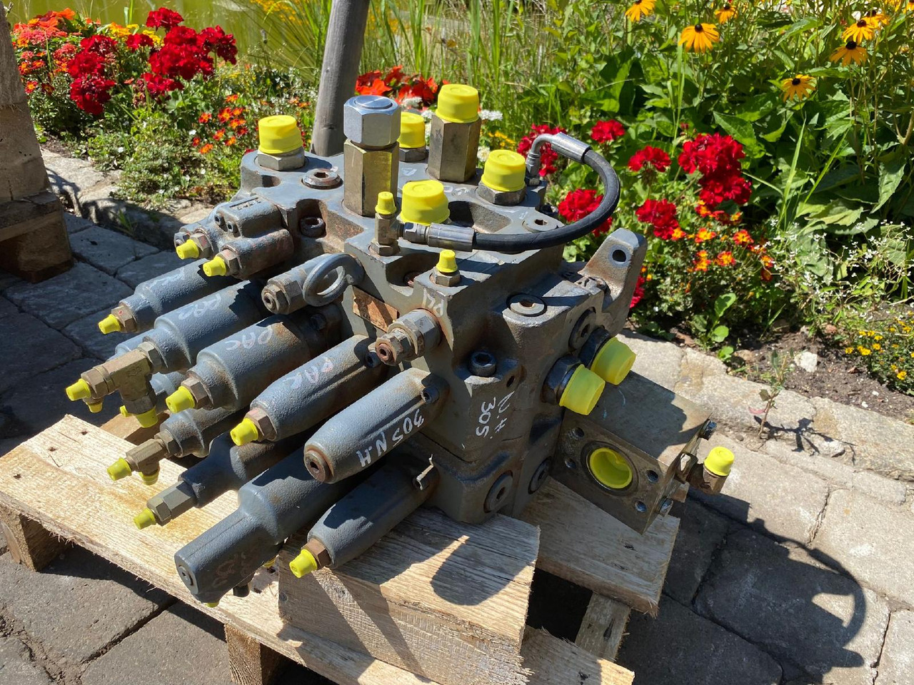 Holland E 305 - Válvula hidráulica de Máquina de construção: foto 2 Holland E 305 - Válvula hidráulica de Máquina de construção: foto 2