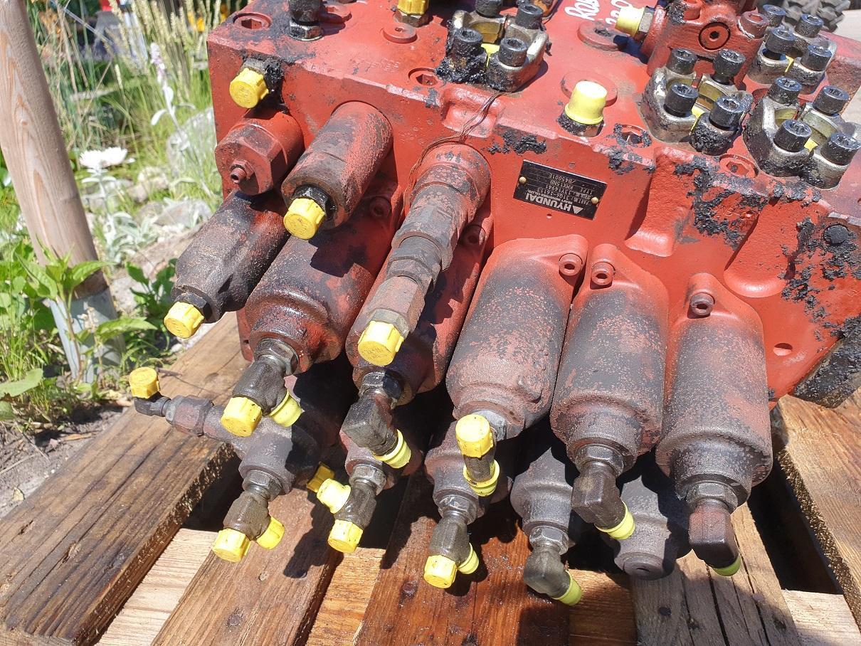 Hyundai Robex 220 LC 9A - Válvula hidráulica de Máquina de construção: foto 4 Hyundai Robex 220 LC 9A - Válvula hidráulica de Máquina de construção: foto 4