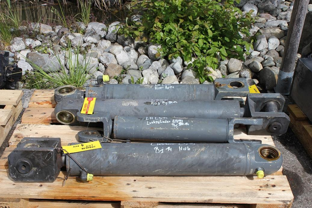 Liebherr L514 - Cilindro hidráulico de Máquina de construção: foto 3 Liebherr L514 - Cilindro hidráulico de Máquina de construção: foto 3