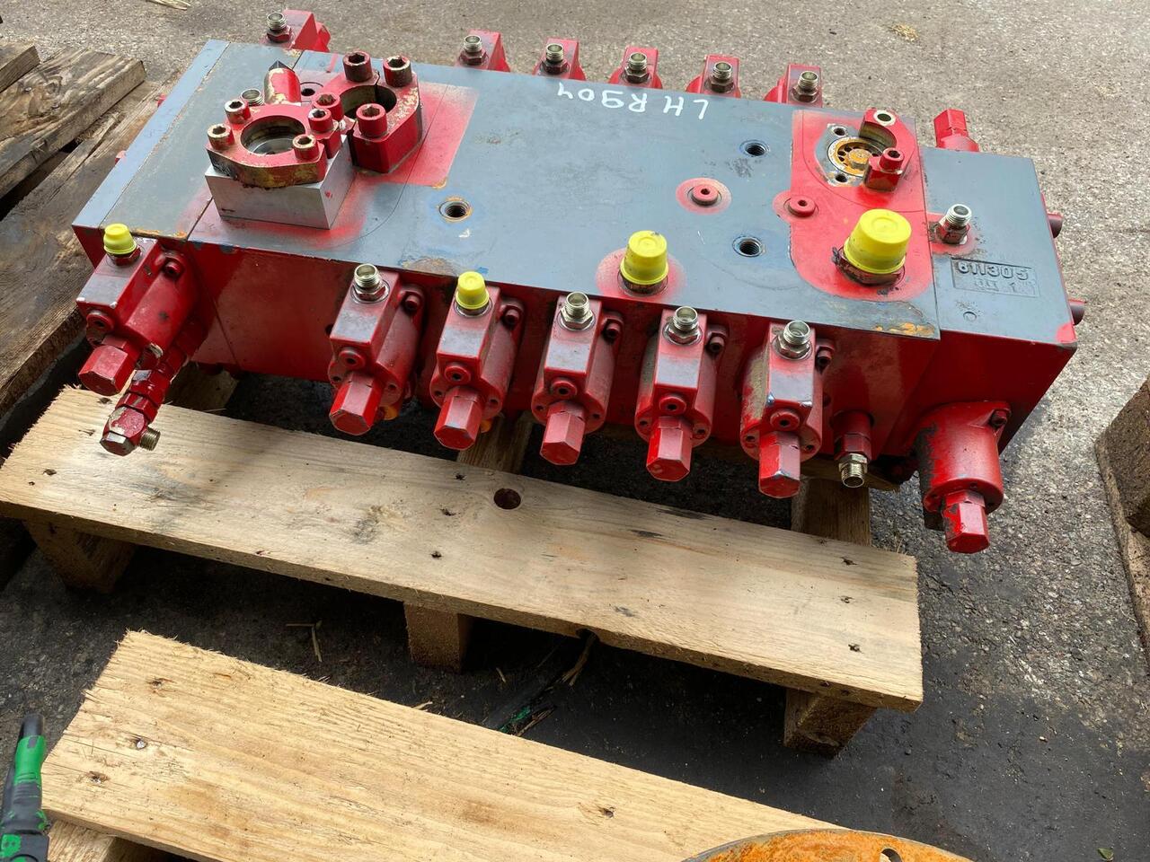 Liebherr R 904 - Válvula hidráulica de Máquina de construção: foto 3 Liebherr R 904 - Válvula hidráulica de Máquina de construção: foto 3