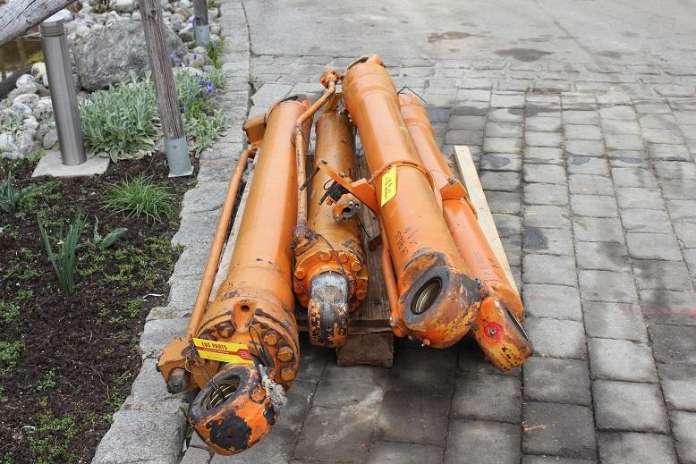 Liebherr R 912 LC LIT - Cilindro hidráulico de Máquina de construção: foto 2 Liebherr R 912 LC LIT - Cilindro hidráulico de Máquina de construção: foto 2