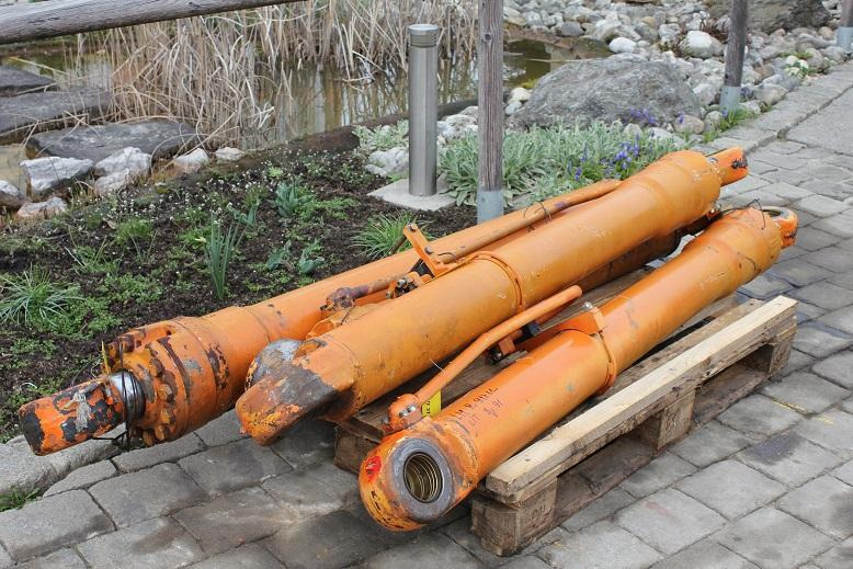 Liebherr R 912 LC LIT - Cilindro hidráulico de Máquina de construção: foto 1 Liebherr R 912 LC LIT - Cilindro hidráulico de Máquina de construção: foto 1