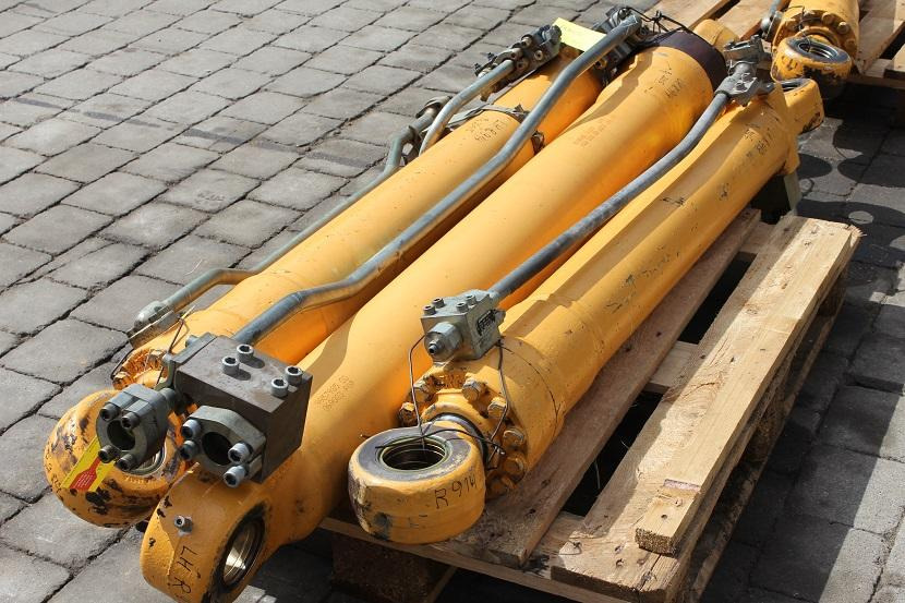 Liebherr R 914 - Cilindro hidráulico de Máquina de construção: foto 1 Liebherr R 914 - Cilindro hidráulico de Máquina de construção: foto 1