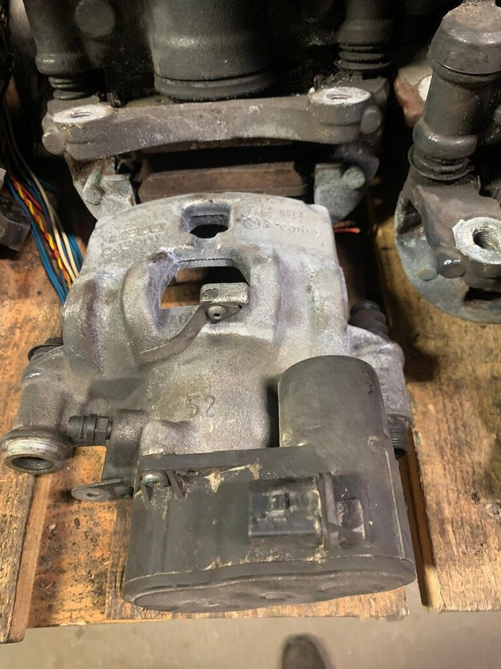 Brembo elektryczne D43901 Iveco Daily prawy, lewy, tył 2019- D43901 - Pinça de freio de Caminhão: foto 5 Brembo elektryczne D43901 Iveco Daily prawy, lewy, tył 2019- D43901 - Pinça de freio de Caminhão: foto 5