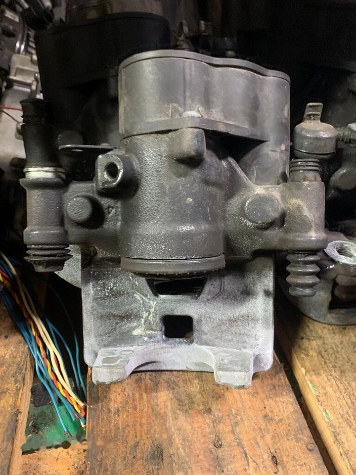 Brembo elektryczne D43901 Iveco Daily prawy, lewy, tył 2019- D43901 - Pinça de freio de Caminhão: foto 3 Brembo elektryczne D43901 Iveco Daily prawy, lewy, tył 2019- D43901 - Pinça de freio de Caminhão: foto 3