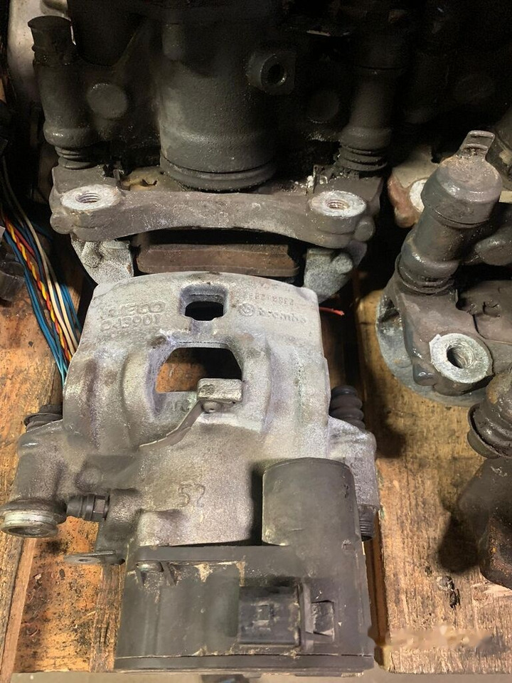 Brembo elektryczne D43901 Iveco Daily prawy, lewy, tył 2019- D43901 - Pinça de freio de Caminhão: foto 1 Brembo elektryczne D43901 Iveco Daily prawy, lewy, tył 2019- D43901 - Pinça de freio de Caminhão: foto 1