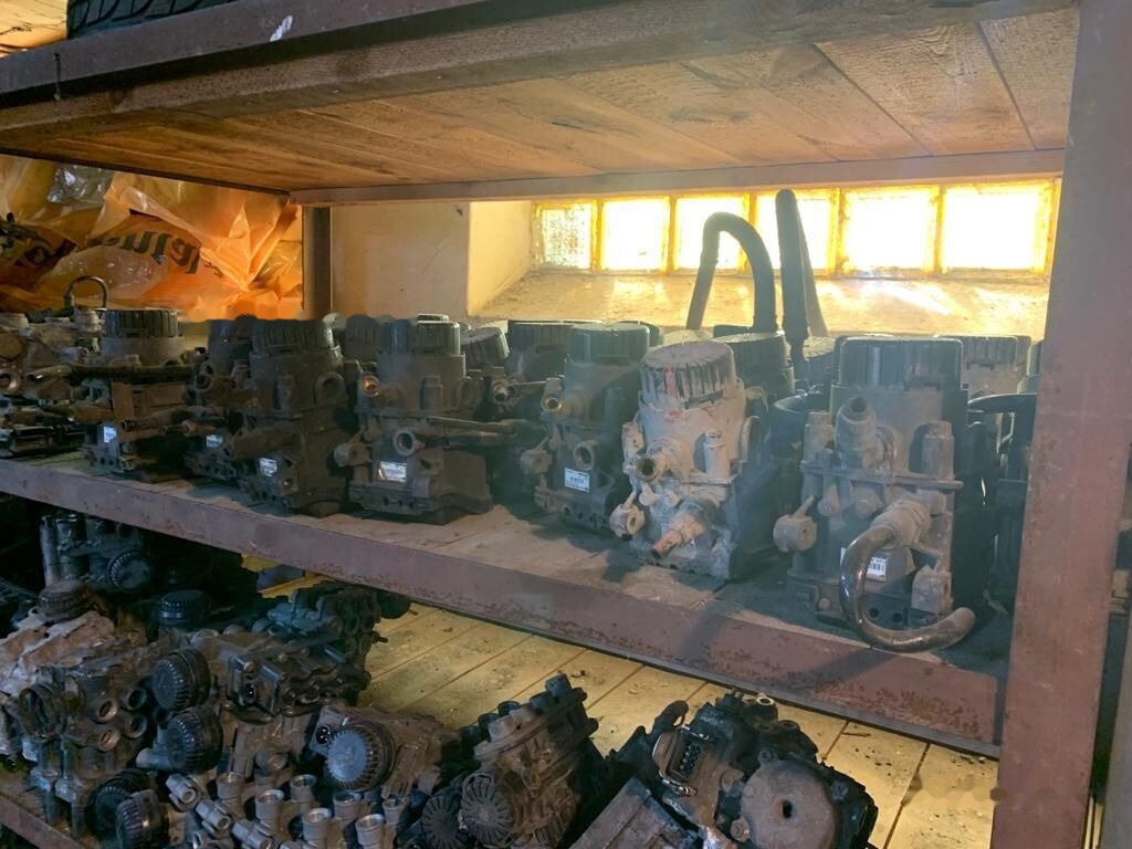 Knorr-Bremse Pojedynczy   Scania R 124 Hurt modulatorów EBS zawór pojedynczy przód truck - Válvula de freio de Caminhão: foto 4 Knorr-Bremse Pojedynczy   Scania R 124 Hurt modulatorów EBS zawór pojedynczy przód truck - Válvula de freio de Caminhão: foto 4