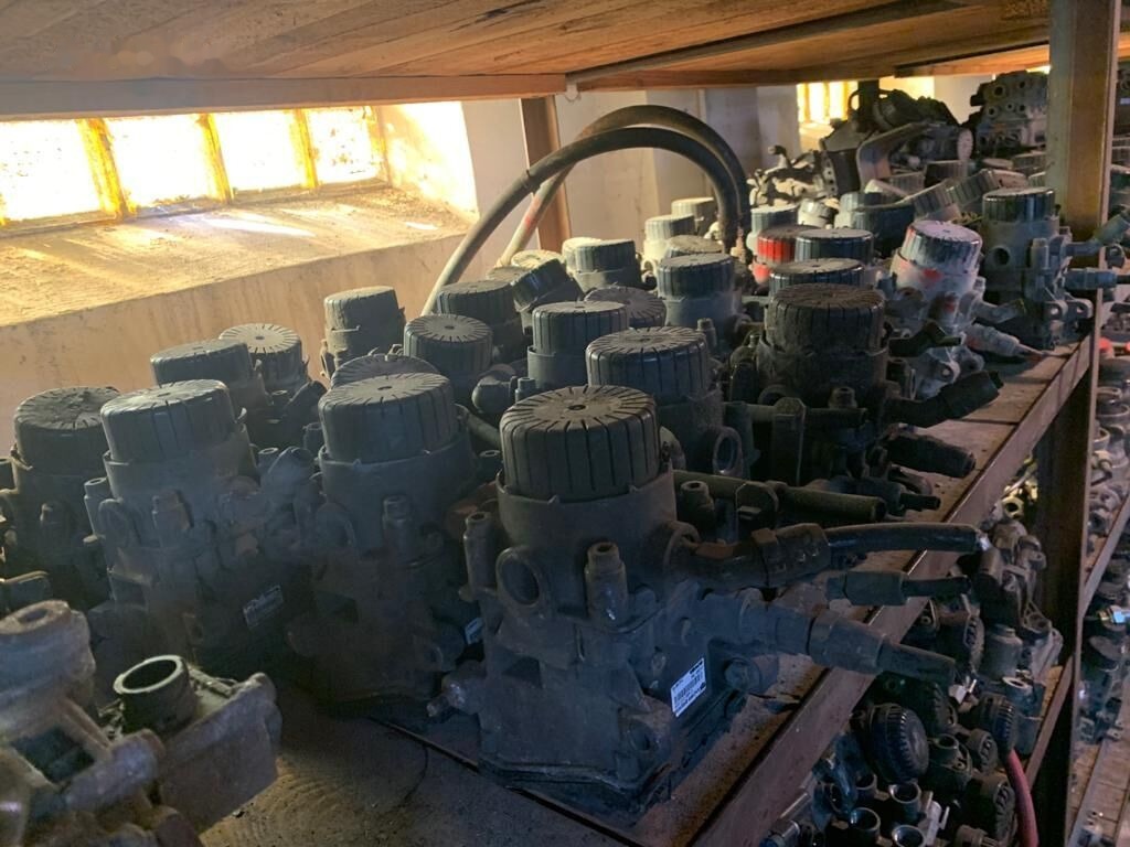 Knorr-Bremse Pojedynczy   Scania R 124 Hurt modulatorów EBS zawór pojedynczy przód truck - Válvula de freio de Caminhão: foto 1 Knorr-Bremse Pojedynczy   Scania R 124 Hurt modulatorów EBS zawór pojedynczy przód truck - Válvula de freio de Caminhão: foto 1