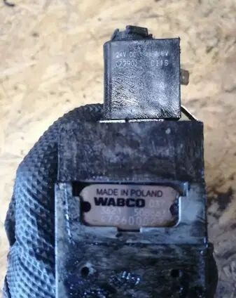 ZAWÓR OTWIERANIA DRZWI 3 CEWKI WABCO DO AUTOBUSÓW MERCEDES MAN D 472600022 - Válvula de freio de Caminhão: foto 2 ZAWÓR OTWIERANIA DRZWI 3 CEWKI WABCO DO AUTOBUSÓW MERCEDES MAN D 472600022 - Válvula de freio de Caminhão: foto 2