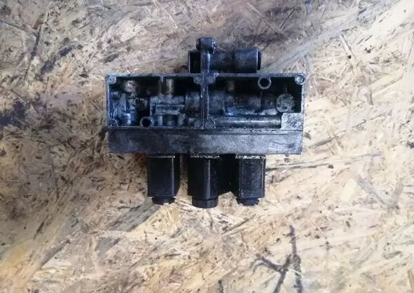 ZAWÓR OTWIERANIA DRZWI 3 CEWKI WABCO DO AUTOBUSÓW MERCEDES MAN D 472600022 - Válvula de freio de Caminhão: foto 1 ZAWÓR OTWIERANIA DRZWI 3 CEWKI WABCO DO AUTOBUSÓW MERCEDES MAN D 472600022 - Válvula de freio de Caminhão: foto 1