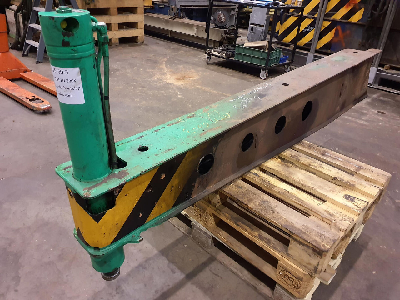 FAUN ATF 60-3 front outigger beam - Suspensão de Guindaste móvel: foto 2 FAUN ATF 60-3 front outigger beam - Suspensão de Guindaste móvel: foto 2