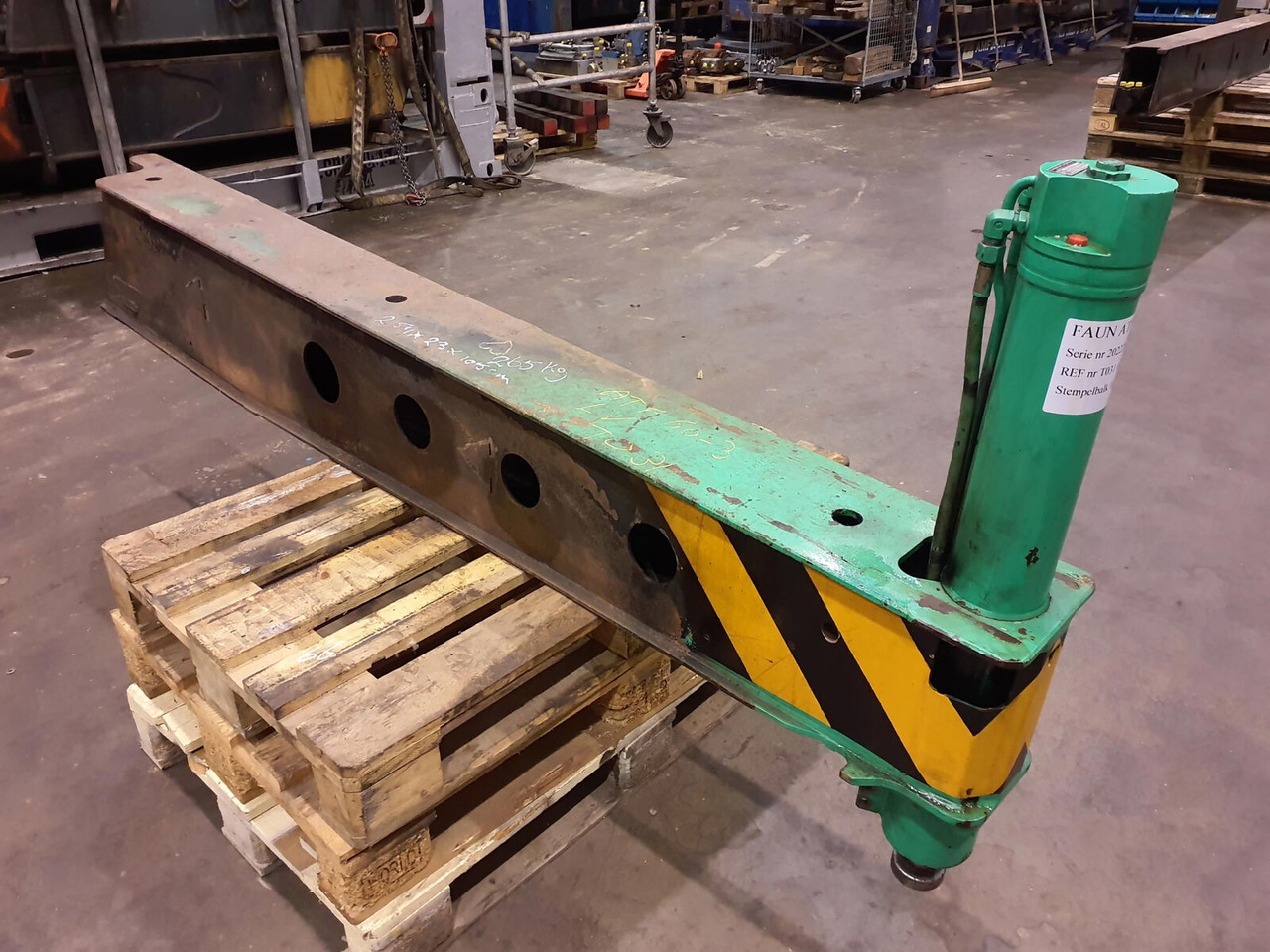 FAUN ATF 60-3 front outigger beam - Suspensão de Guindaste móvel: foto 1 FAUN ATF 60-3 front outigger beam - Suspensão de Guindaste móvel: foto 1