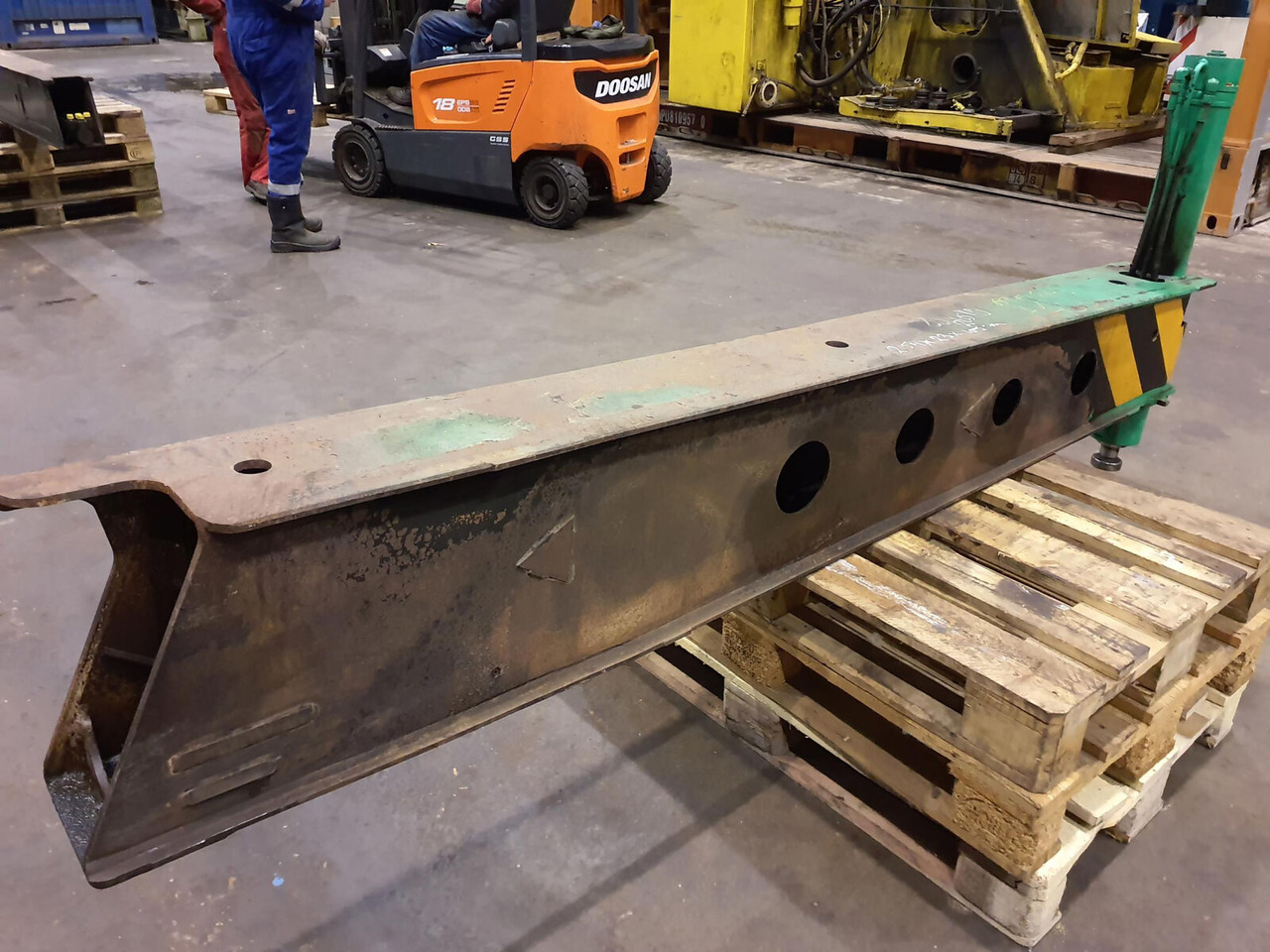 FAUN ATF 60-3 front outigger beam - Suspensão de Guindaste móvel: foto 4 FAUN ATF 60-3 front outigger beam - Suspensão de Guindaste móvel: foto 4