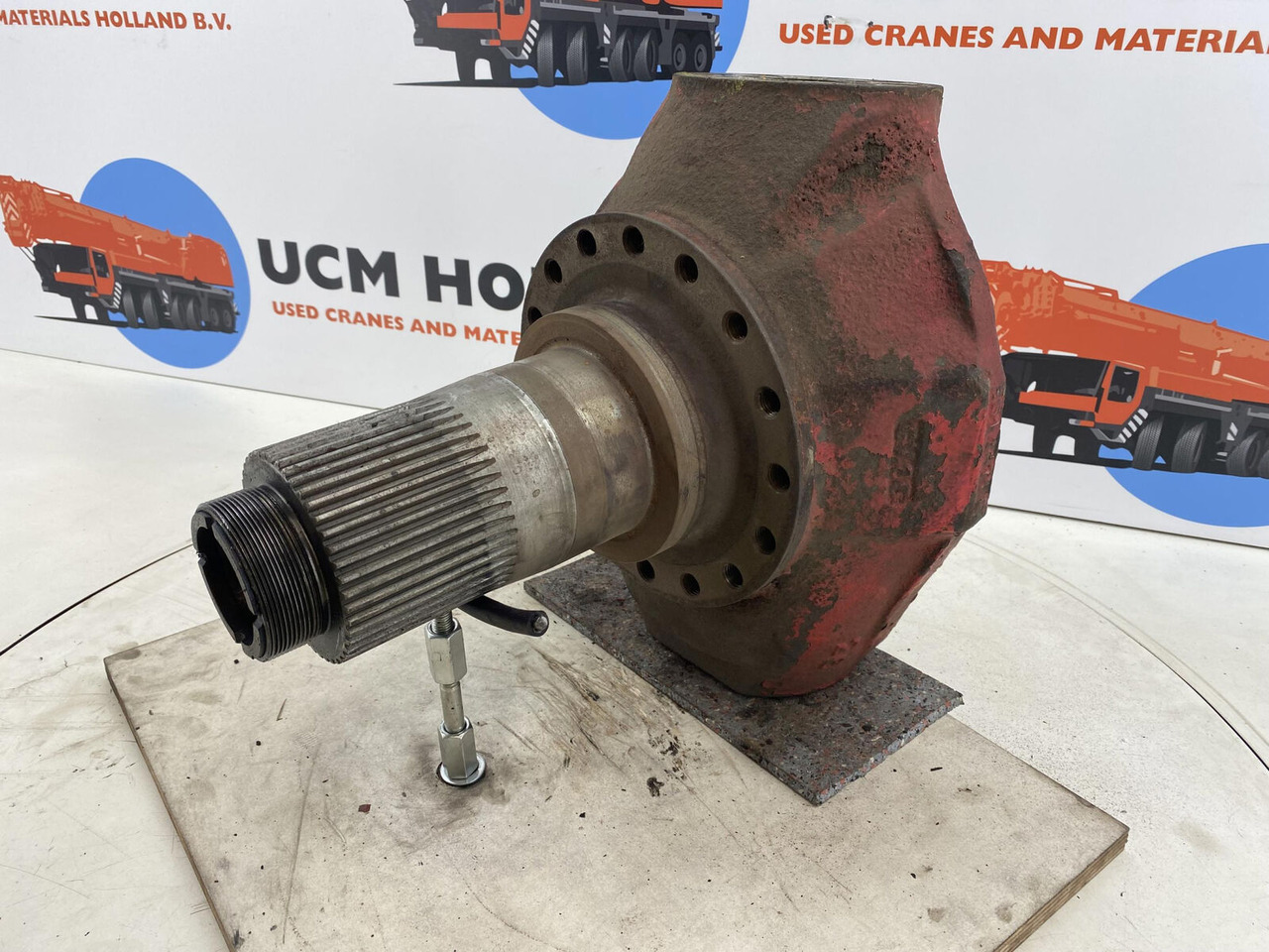 Gottwald AMK 70 Steering knuckle 16 holes axle 2 - Manga de eixo de Guindaste móvel: foto 1 Gottwald AMK 70 Steering knuckle 16 holes axle 2 - Manga de eixo de Guindaste móvel: foto 1