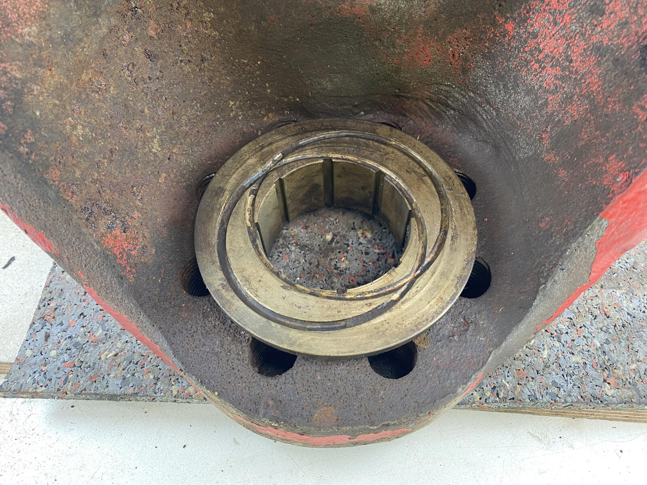 Manga de eixo de Guindaste móvel Gottwald AMK 70 Steering knuckle 16 holes axle 2: foto 8