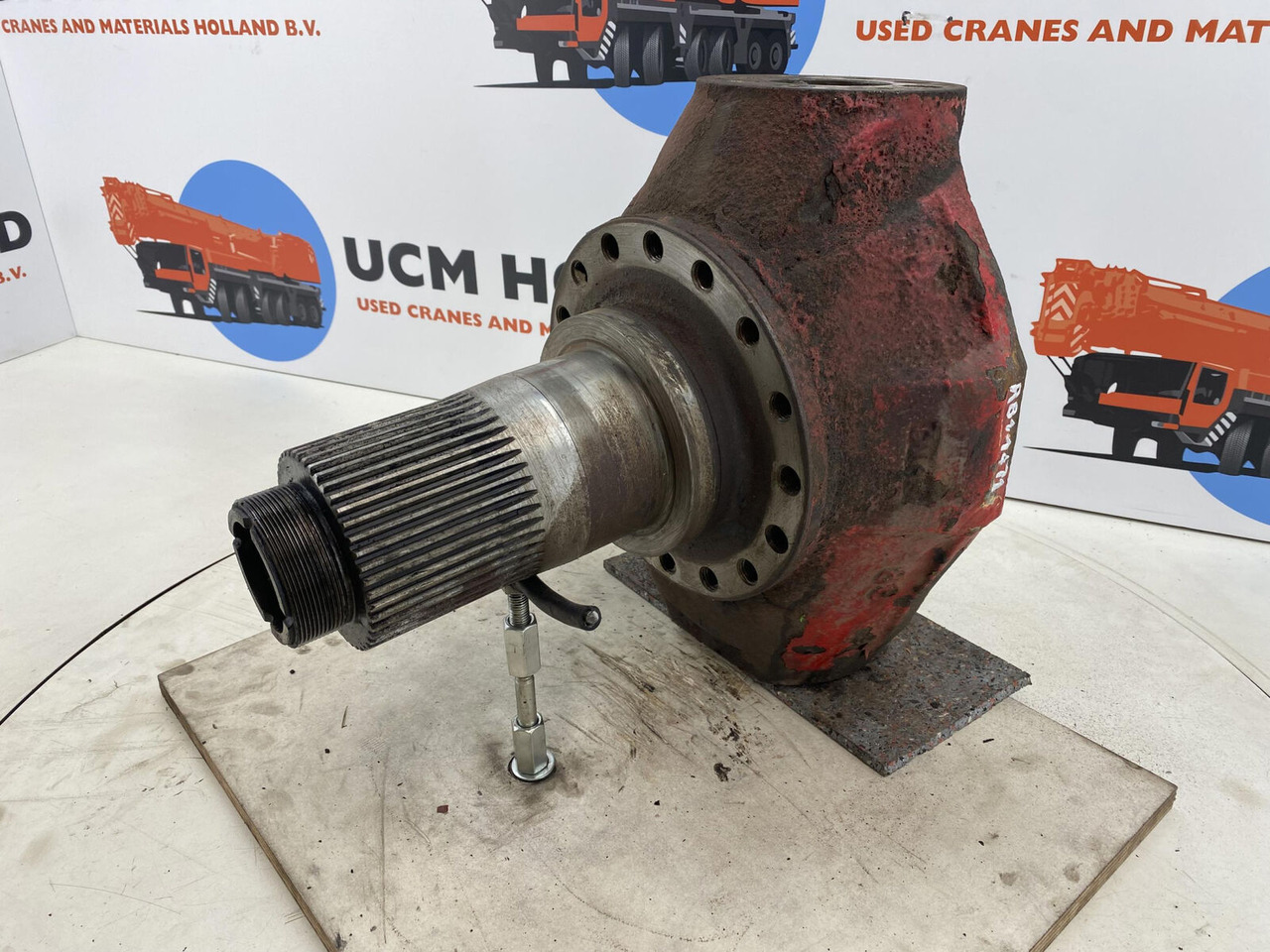 Gottwald AMK Steering knuckle 16 holes - Manga de eixo de Guindaste móvel: foto 1 Gottwald AMK Steering knuckle 16 holes - Manga de eixo de Guindaste móvel: foto 1