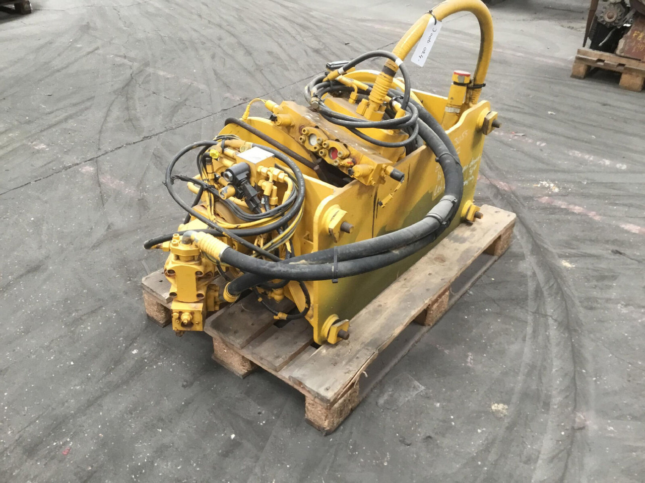 Grove GMK 3055 winch - Molinete de Guindaste móvel: foto 4 Grove GMK 3055 winch - Molinete de Guindaste móvel: foto 4