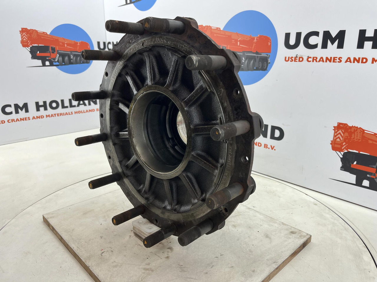 Grove GMK Megatrak wheel hub - Cubo de roda de Guindaste: foto 1 Grove GMK Megatrak wheel hub - Cubo de roda de Guindaste: foto 1