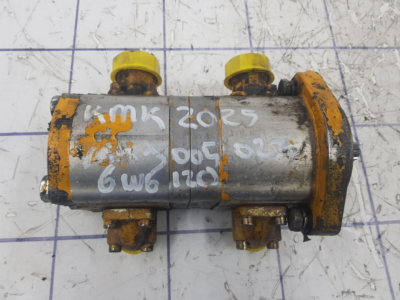 Krupp KMK 2025 dual gear pump - Bomba hidráulica de Guindaste móvel: foto 5 Krupp KMK 2025 dual gear pump - Bomba hidráulica de Guindaste móvel: foto 5