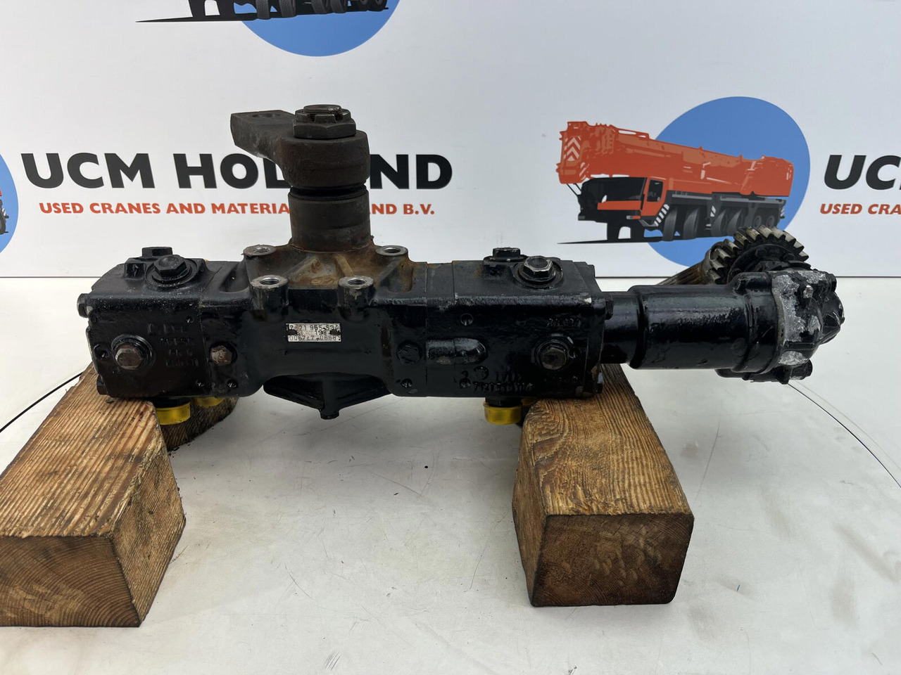 Liebherr LTM 1035-2 Steering box - Caixa de direção de Guindaste móvel: foto 3 Liebherr LTM 1035-2 Steering box - Caixa de direção de Guindaste móvel: foto 3