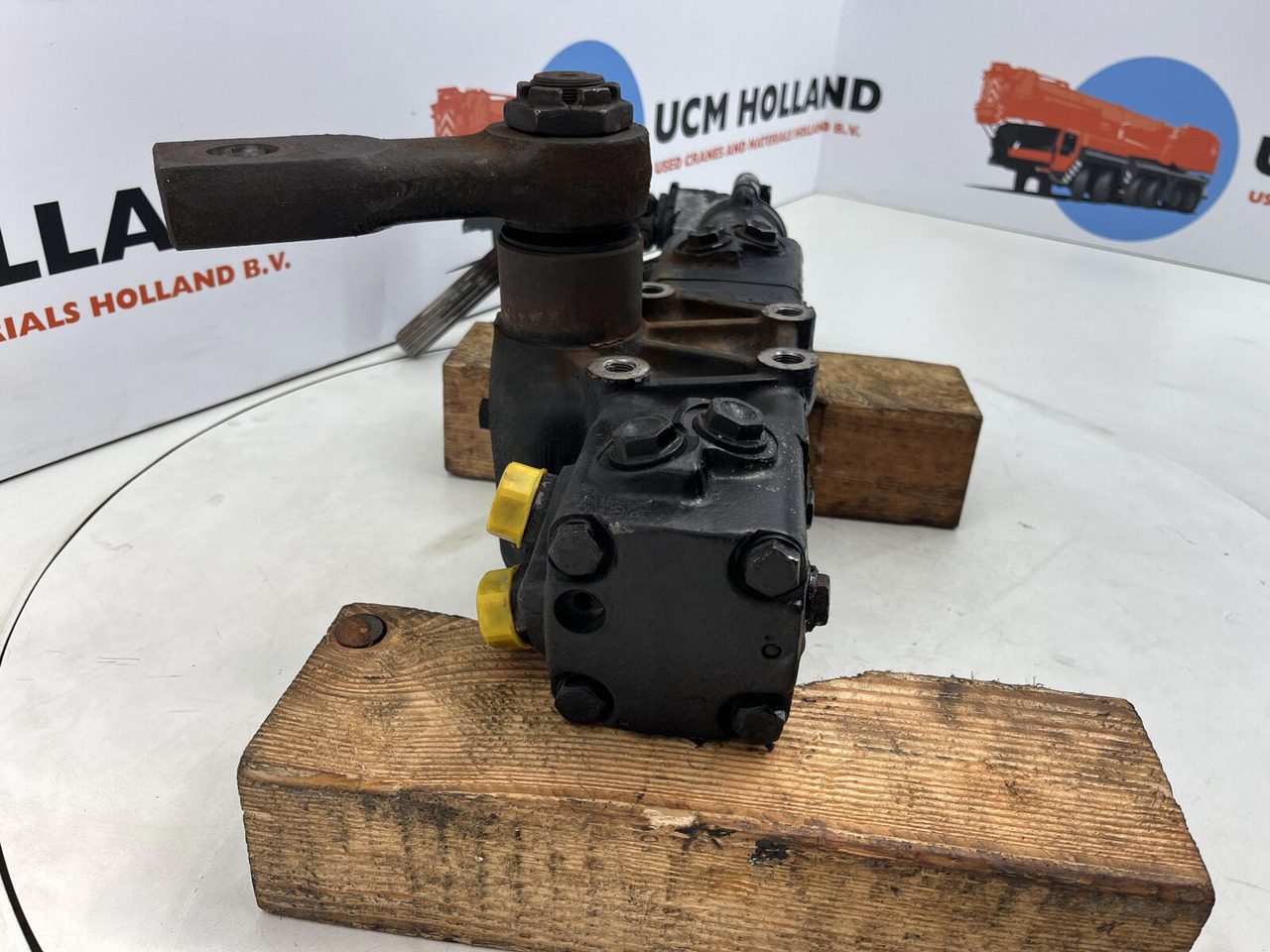 Liebherr LTM 1035-2 Steering box - Caixa de direção de Guindaste móvel: foto 4 Liebherr LTM 1035-2 Steering box - Caixa de direção de Guindaste móvel: foto 4