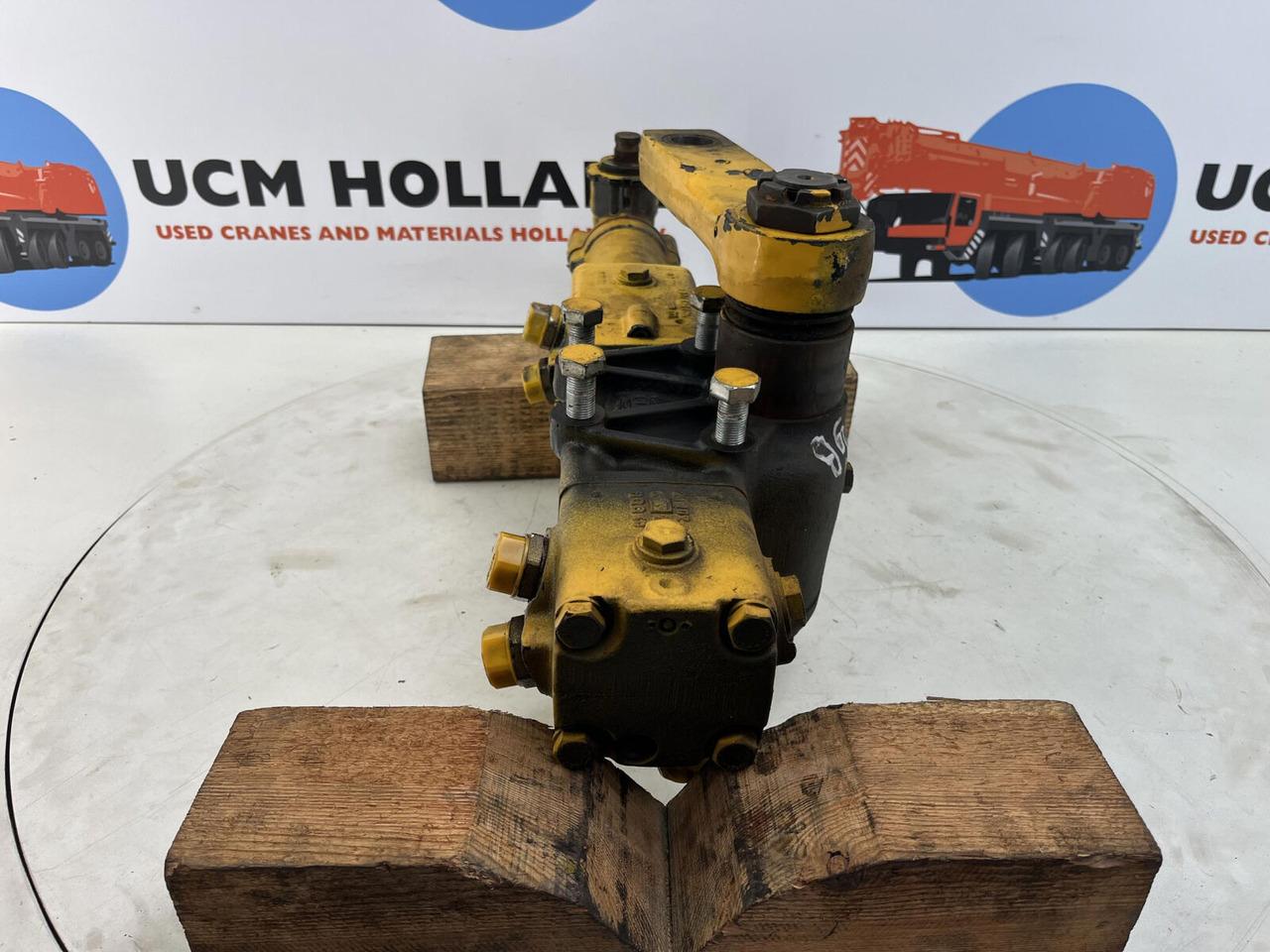 Liebherr LTM 1050-1 steering box - Caixa de direção de Guindaste móvel: foto 2 Liebherr LTM 1050-1 steering box - Caixa de direção de Guindaste móvel: foto 2
