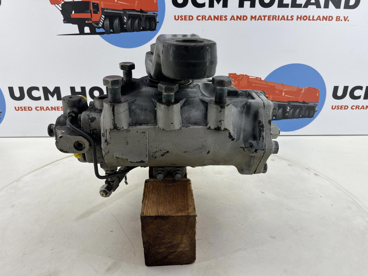 Liebherr LTM 1060-3 steering box - Caixa de direção de Guindaste: foto 4 Liebherr LTM 1060-3 steering box - Caixa de direção de Guindaste: foto 4