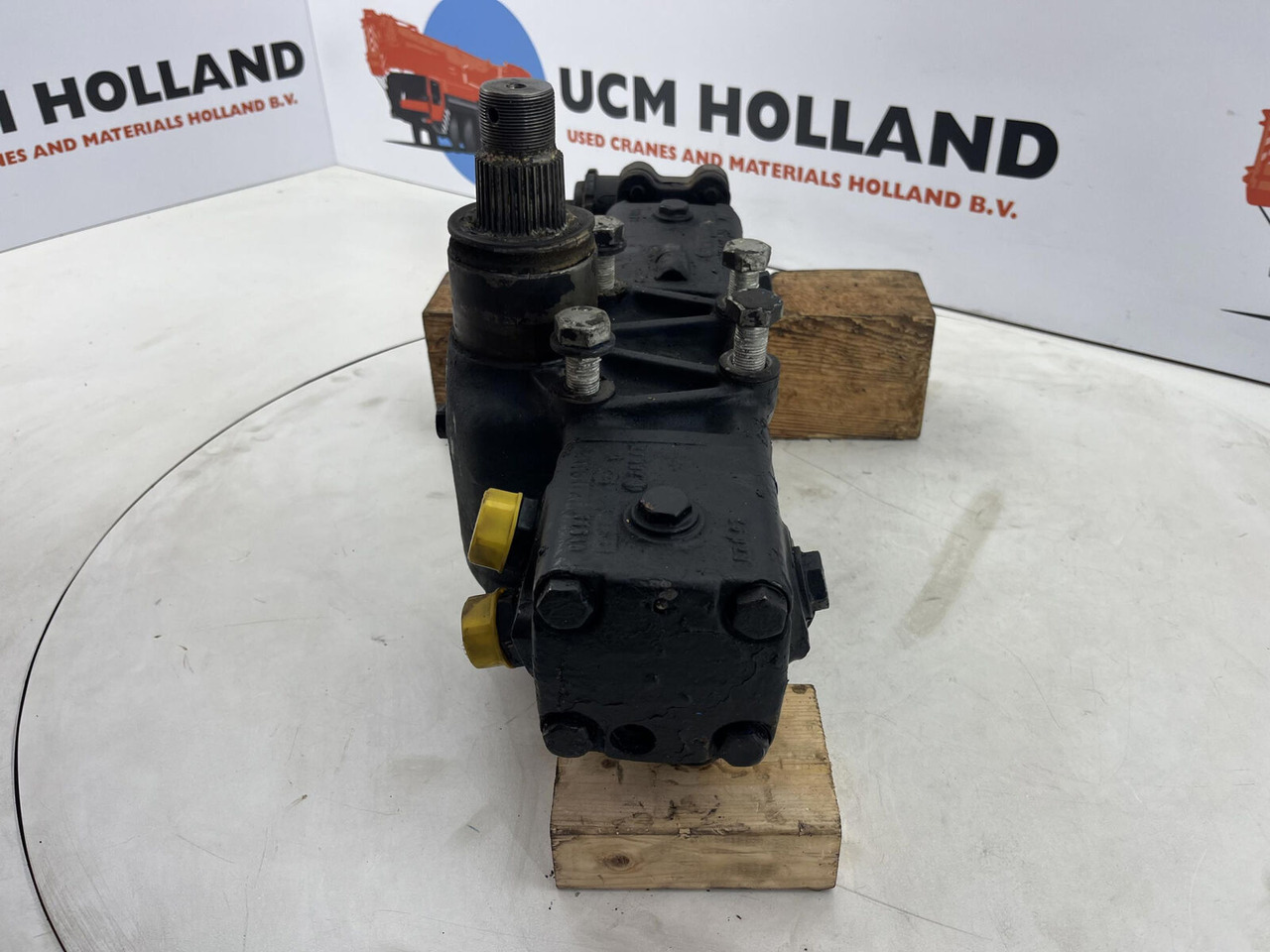 Liebherr LTM 1070 steering box - Caixa de direção de Guindaste móvel: foto 4 Liebherr LTM 1070 steering box - Caixa de direção de Guindaste móvel: foto 4
