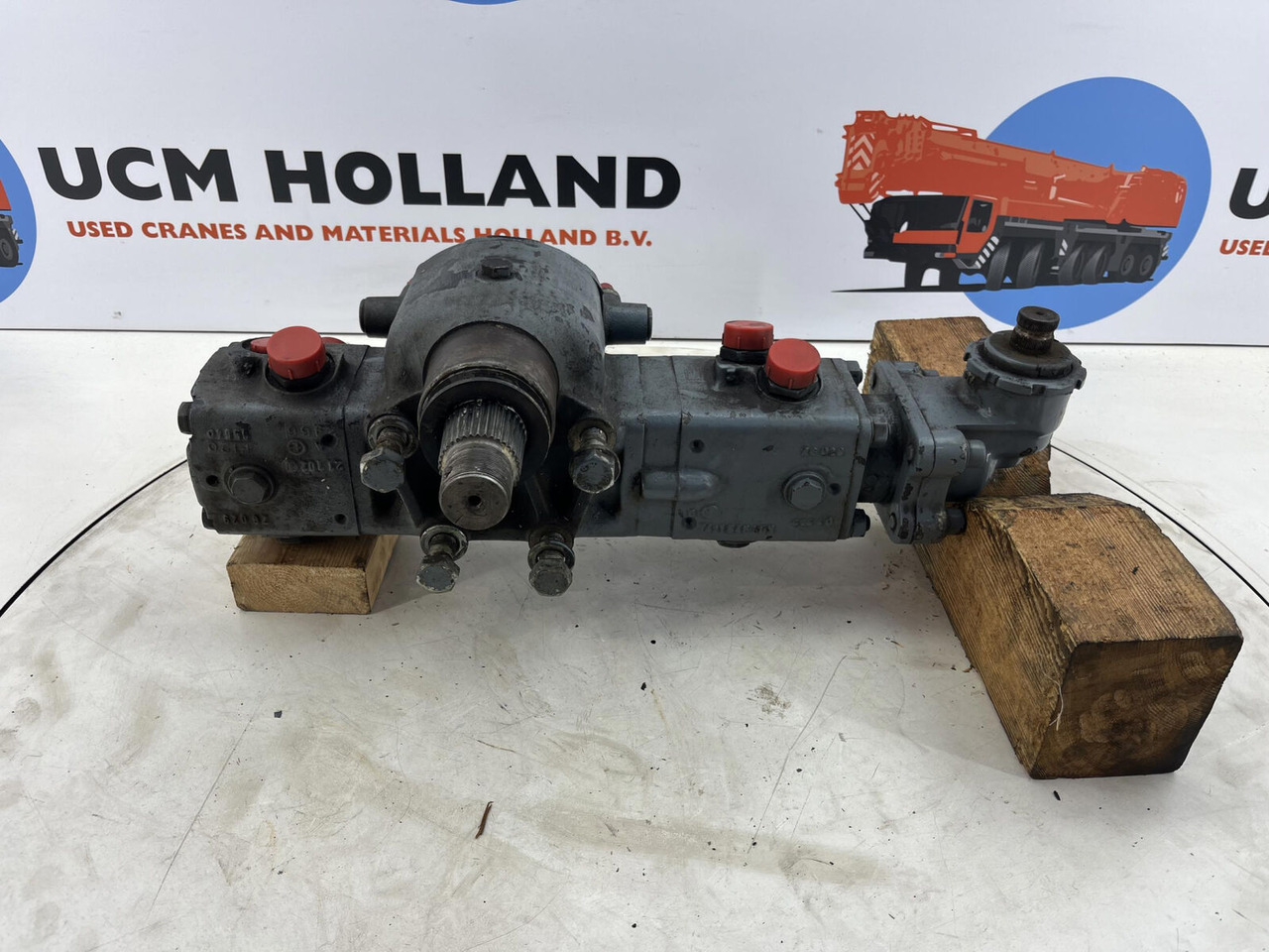 Liebherr LTM 1070 steering box - Caixa de direção de Guindaste móvel: foto 3 Liebherr LTM 1070 steering box - Caixa de direção de Guindaste móvel: foto 3