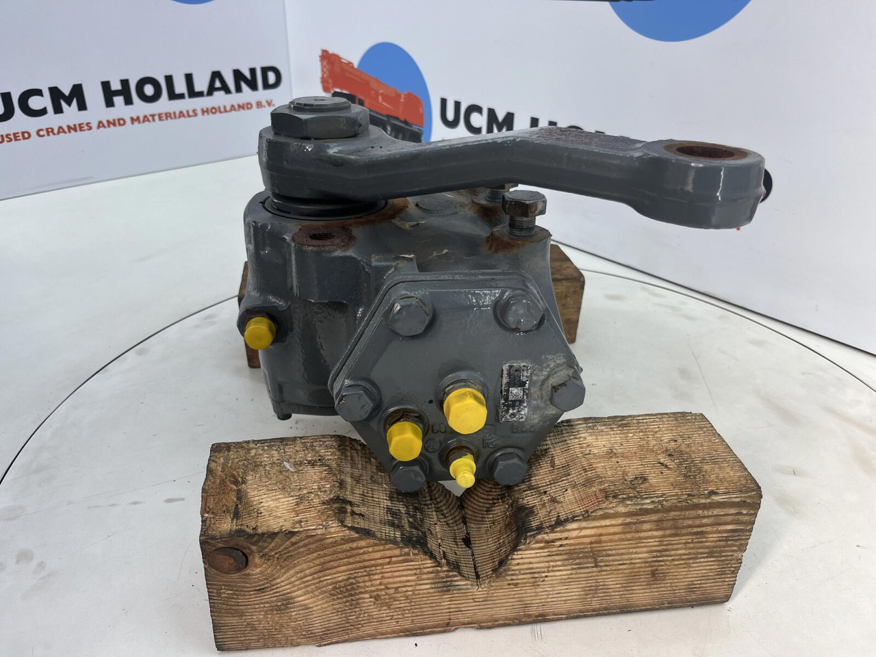 Liebherr LTM 1130-5.1 steering box - Caixa de direção de Guindaste móvel: foto 4 Liebherr LTM 1130-5.1 steering box - Caixa de direção de Guindaste móvel: foto 4