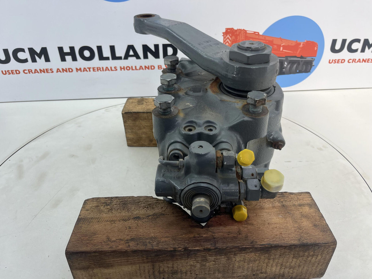 Liebherr LTM 1130-5.1 steering box - Caixa de direção de Guindaste móvel: foto 2 Liebherr LTM 1130-5.1 steering box - Caixa de direção de Guindaste móvel: foto 2