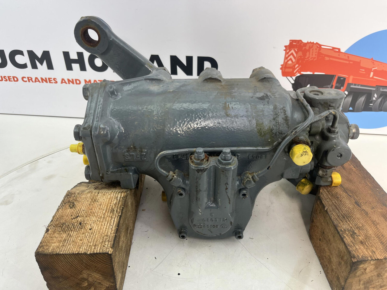 Liebherr LTM 1130-5.1 steering box - Caixa de direção de Guindaste móvel: foto 5 Liebherr LTM 1130-5.1 steering box - Caixa de direção de Guindaste móvel: foto 5