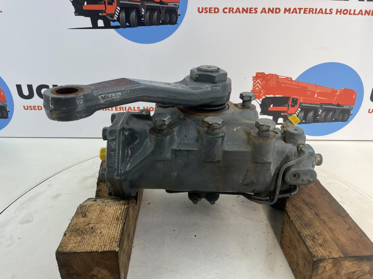 Liebherr LTM 1130-5.1 steering box - Caixa de direção de Guindaste móvel: foto 3 Liebherr LTM 1130-5.1 steering box - Caixa de direção de Guindaste móvel: foto 3