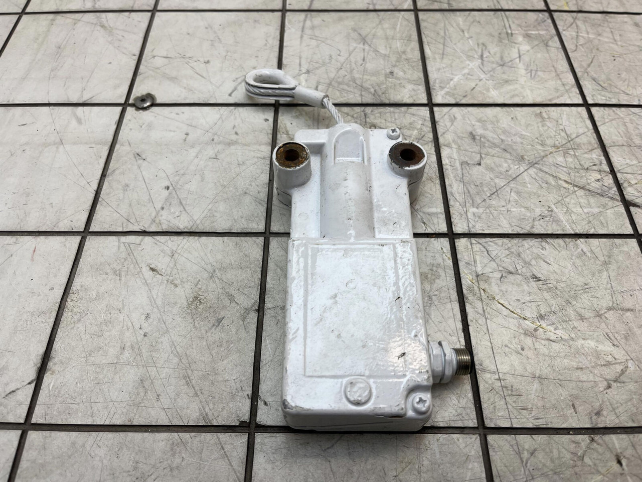 Liebherr LTM 1400-7.1 hoist limit switch - Sistema elétrico de Guindaste: foto 2 Liebherr LTM 1400-7.1 hoist limit switch - Sistema elétrico de Guindaste: foto 2