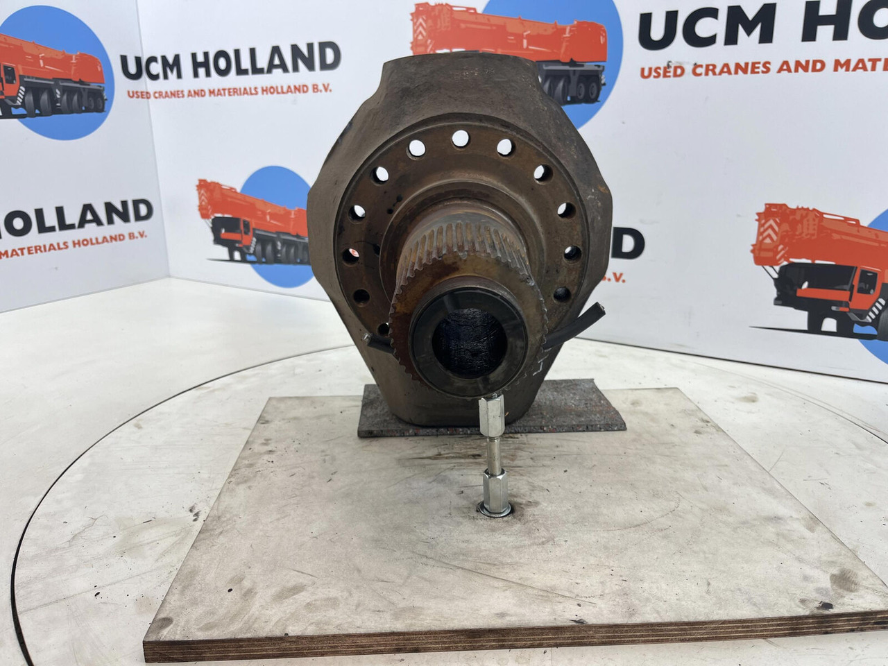 PPM ATT 400 Steering knuckle 16 holes axle 1 - Manga de eixo de Guindaste: foto 2 PPM ATT 400 Steering knuckle 16 holes axle 1 - Manga de eixo de Guindaste: foto 2