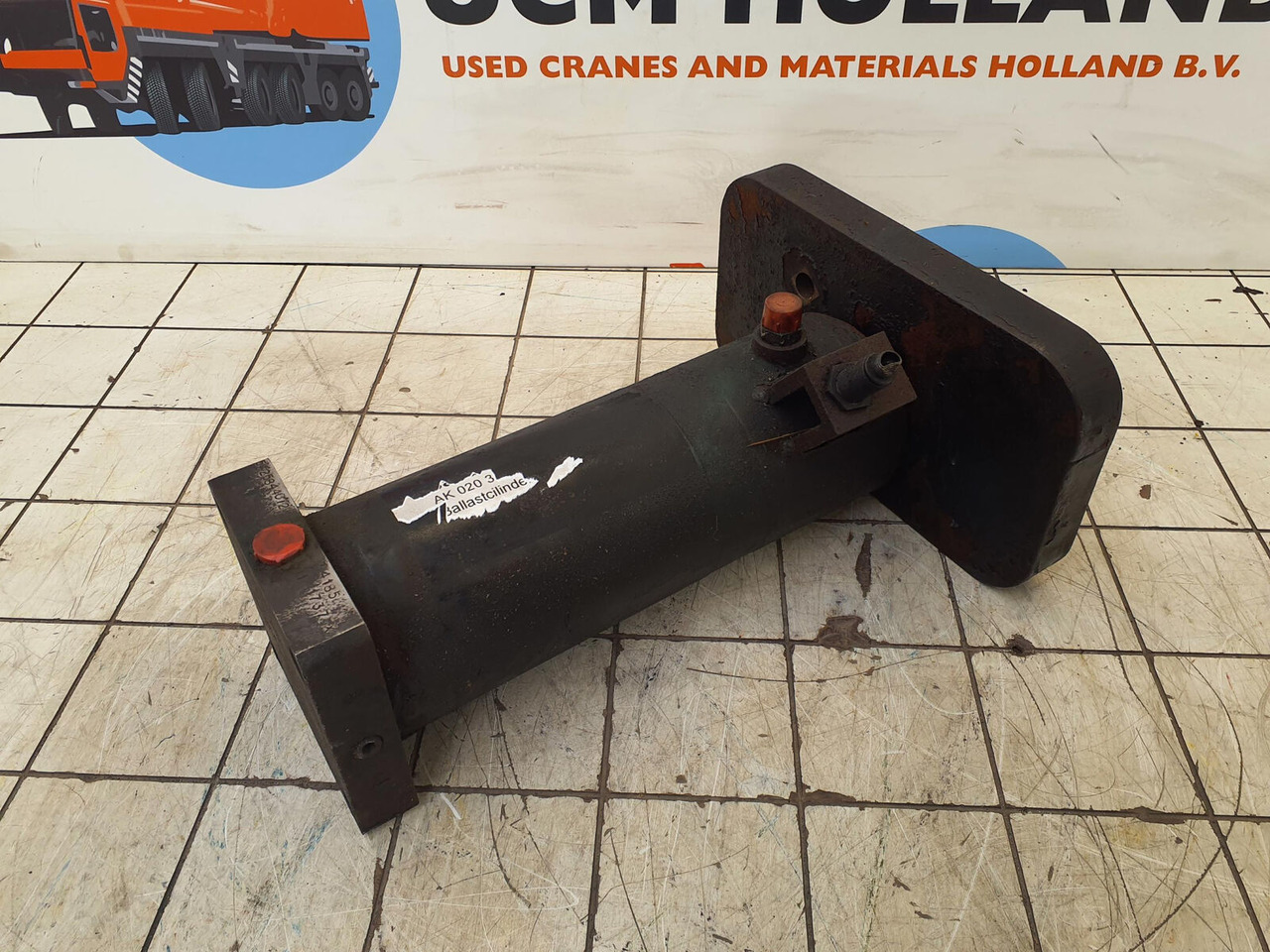 Terex AC 155 counterweight lift cylinder - Cilindro hidráulico de Guindaste móvel: foto 3 Terex AC 155 counterweight lift cylinder - Cilindro hidráulico de Guindaste móvel: foto 3