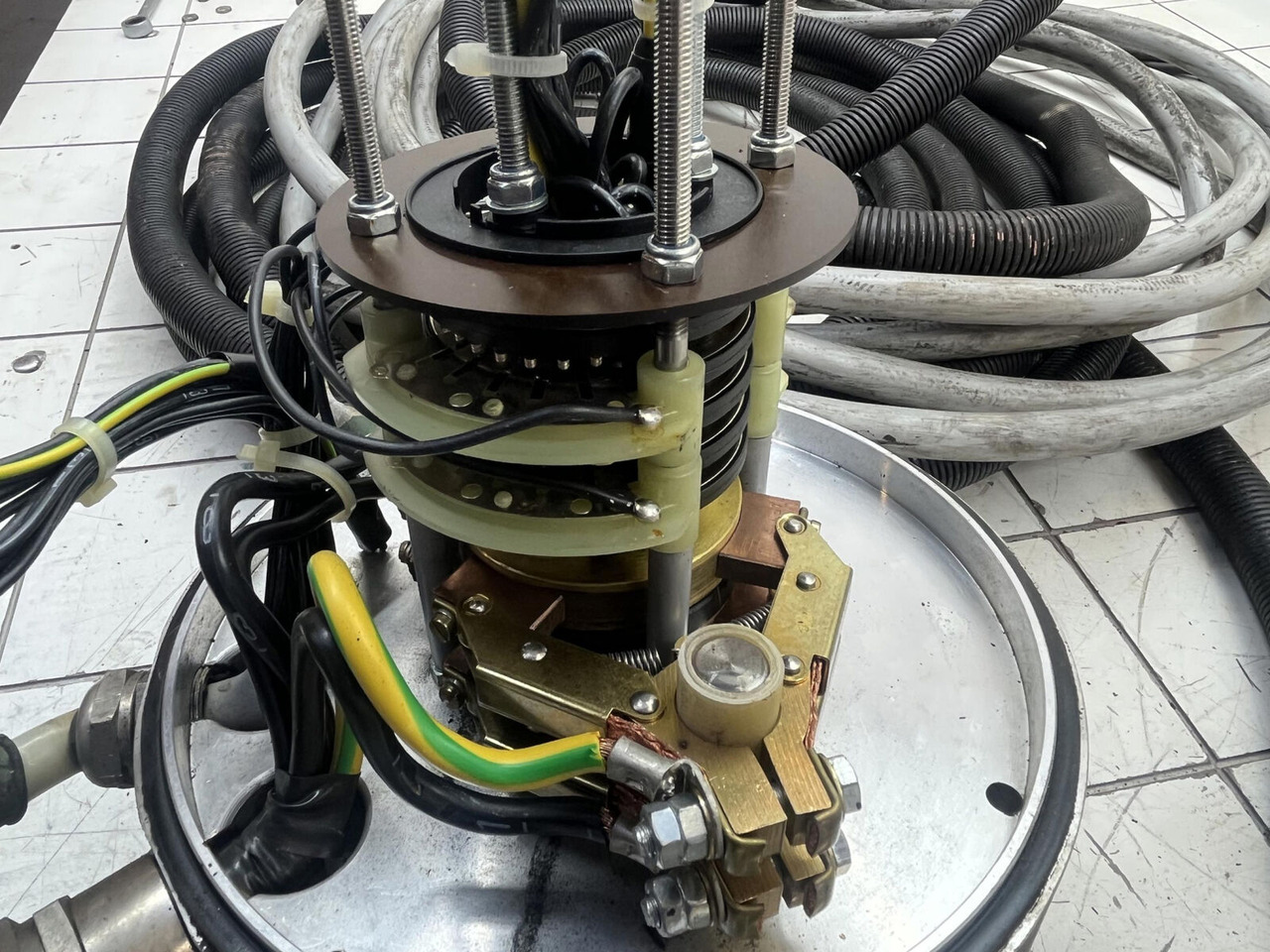 Sistema elétrico de Guindaste móvel Terex AC 155 slip ring assy: foto 8 Sistema elétrico de Guindaste móvel Terex AC 155 slip ring assy: foto 8