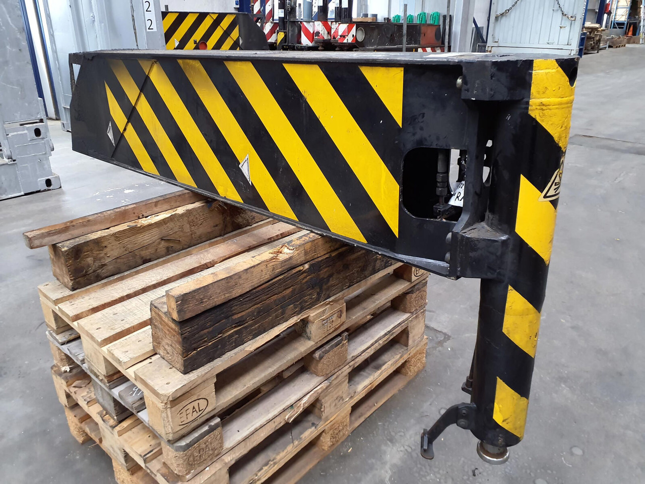 Terex AC 50 outrigger rear with outrigger cylinder - Suspensão de Guindaste móvel: foto 1 Terex AC 50 outrigger rear with outrigger cylinder - Suspensão de Guindaste móvel: foto 1