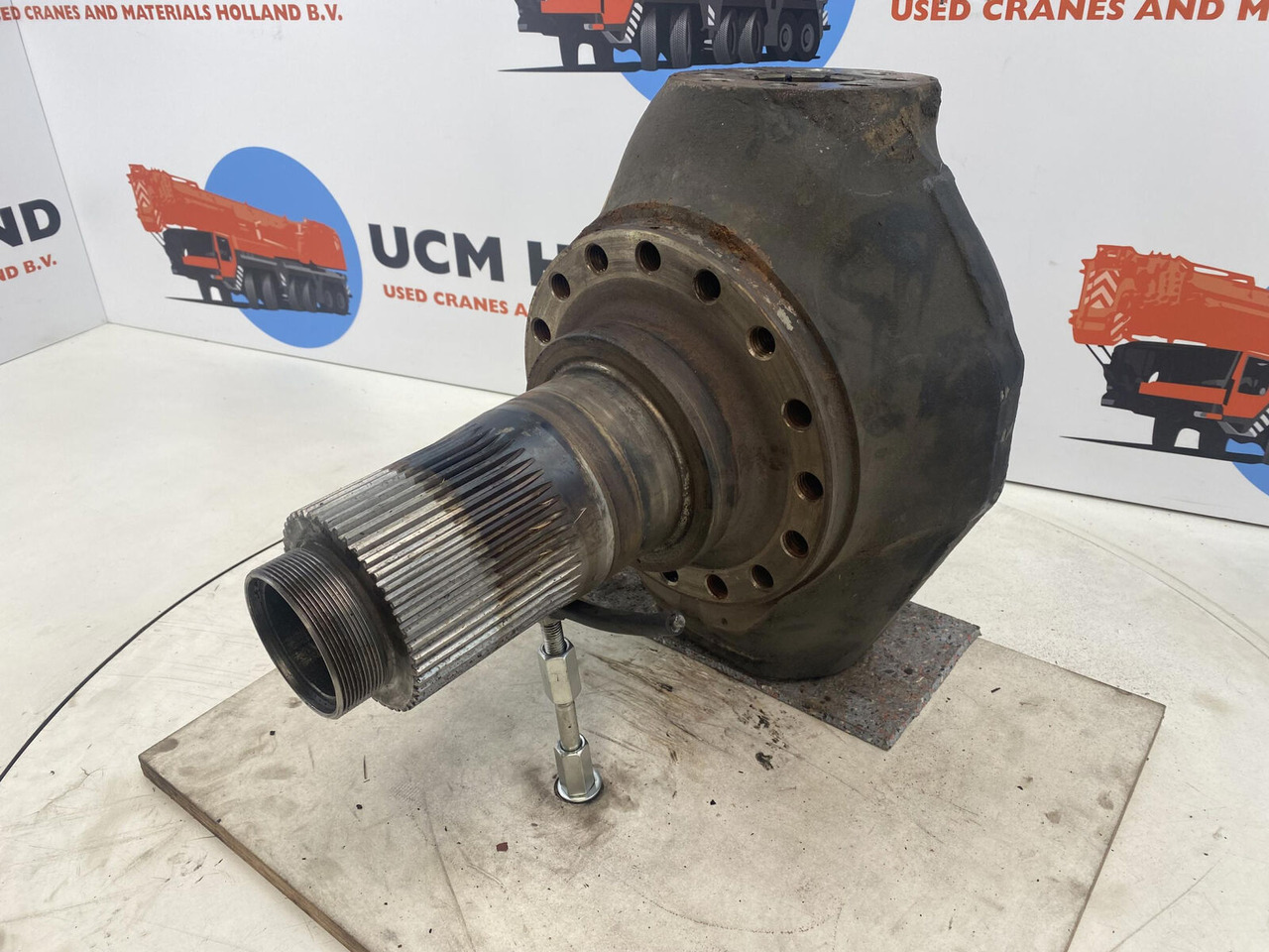 Terex Demag AC 35 Steering knuckle 16 holes axle 1 - Manga de eixo de Guindaste móvel: foto 1 Terex Demag AC 35 Steering knuckle 16 holes axle 1 - Manga de eixo de Guindaste móvel: foto 1