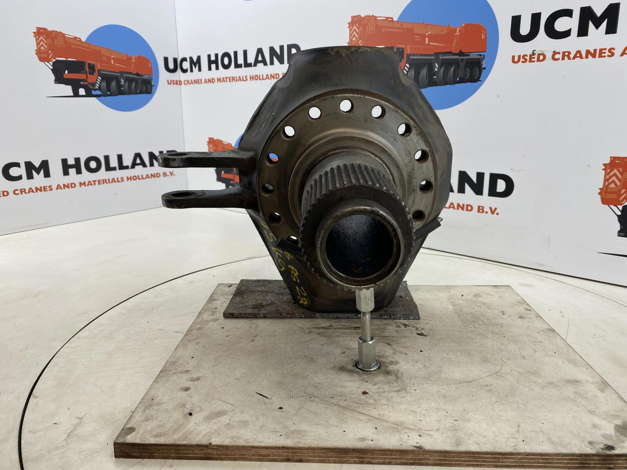 Terex Demag AC 35 Steering knuckle 16 holes axle 2 right - Manga de eixo de Guindaste móvel: foto 2 Terex Demag AC 35 Steering knuckle 16 holes axle 2 right - Manga de eixo de Guindaste móvel: foto 2