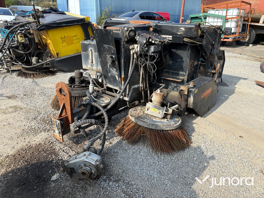 Bogserad Sopmaskin Fjärås FS 700 - Varredora urbana: foto 1 Bogserad Sopmaskin Fjärås FS 700 - Varredora urbana: foto 1