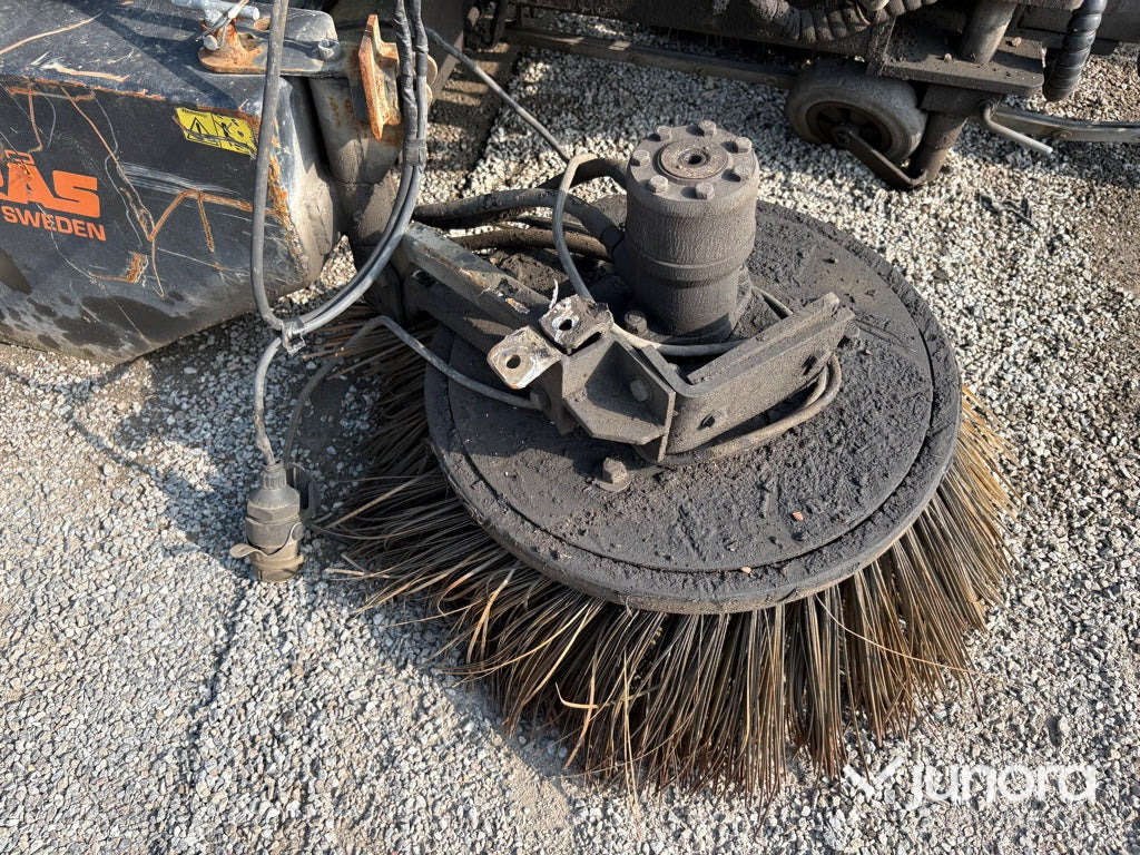 Bogserad Sopmaskin Fjärås FS 700 - Varredora urbana: foto 4 Bogserad Sopmaskin Fjärås FS 700 - Varredora urbana: foto 4