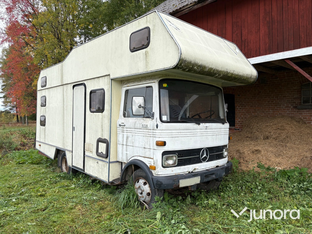 Husbil MERCEDES BENZ LP 608/32 - Autocaravana capucine: foto 1 Husbil MERCEDES BENZ LP 608/32 - Autocaravana capucine: foto 1