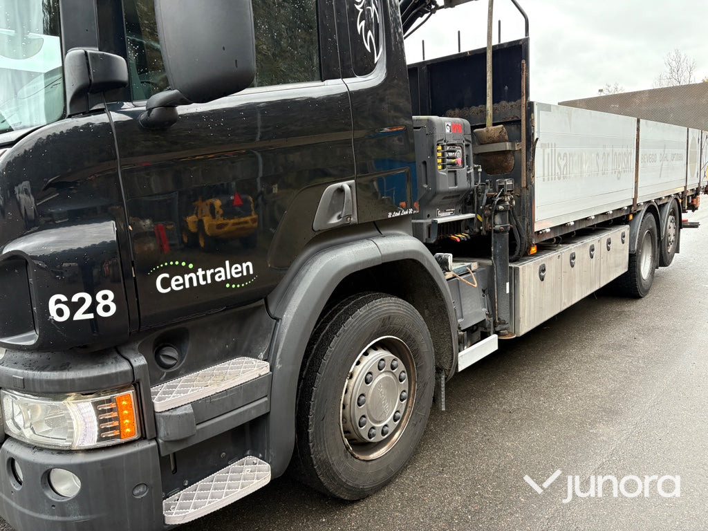 Kranbil - Scania P410 med Hiab 138 - Camião de caixa aberta/ Plataforma, Caminhão grua: foto 3 Kranbil - Scania P410 med Hiab 138 - Camião de caixa aberta/ Plataforma, Caminhão grua: foto 3