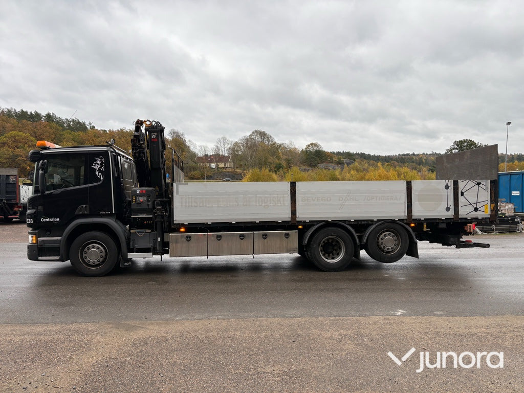 Kranbil - Scania P410 med Hiab 138 - Camião de caixa aberta/ Plataforma, Caminhão grua: foto 4 Kranbil - Scania P410 med Hiab 138 - Camião de caixa aberta/ Plataforma, Caminhão grua: foto 4